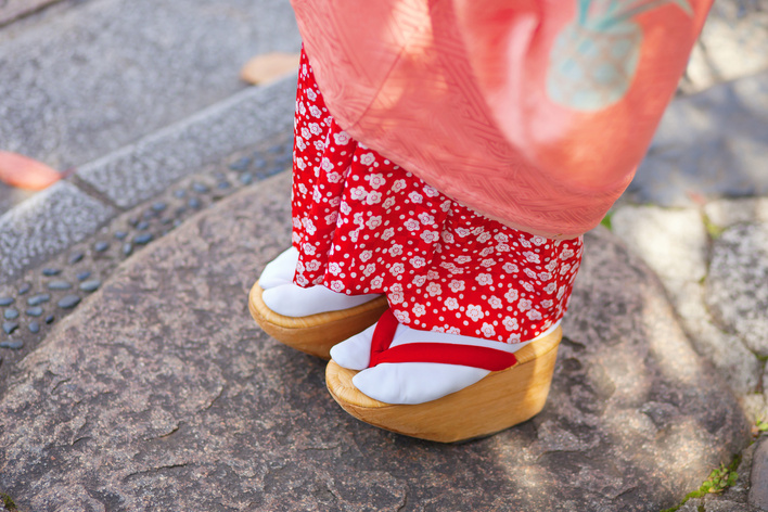 Maiko on Traditional Tabi and Geta